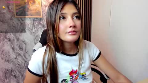 Snapshot of amy_innocent_ chatting on 10.05.25 Amy online show from 10.05.25