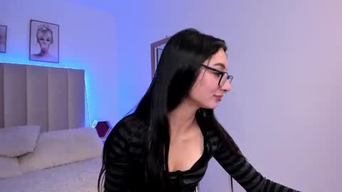 Snapshot of amy_lit chatting on 01.09.25 Hello I am Allison Welcome to my room and let is have a good time together whith me online show from 01.09.25