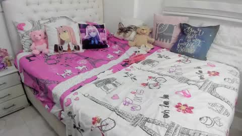 Amy Caroland online show from 02.15.25