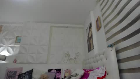 Amy Caroland online show from 10.27.25