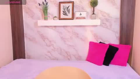 My name is AMY... Nice to meet you  thumb up me please its important online show from 12.18.25