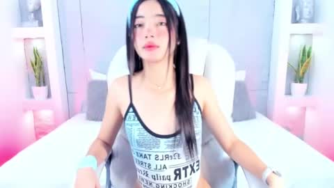 Snapshot of amycolman_ chatting on 11.14.25 amy online show from 11.14.25