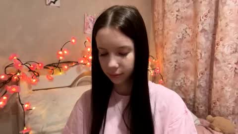 Snapshot of amygrav chatting on 11.09.25 Milou online show from 11.09.25