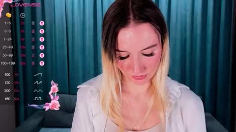 Snapshot of amygreen__ chatting on 03.31.26 Anna online show from 03.31.26