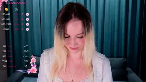 Snapshot of amygreen__ chatting on 04.11.26 Anna online show from 04.11.26