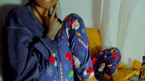 Snapshot of amykto chatting on 11.26.25 amykto online show from 11.26.25