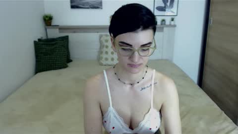 Snapshot of amylexy chatting on 03.08.25 Hi there guys  My pleasure in your hands  pvt is open online show from 03.08.25