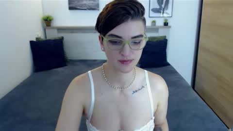 Hi there guys  My pleasure in your hands  pvt is open online show from 11.22.25