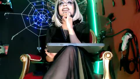 Snapshot of amymistress chatting on 10.26.25 Amy Wong Grey online show from 10.26.25