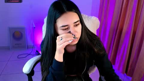 Amy ... Nice to meet u   thumb up me please its important online show from 10.25.25