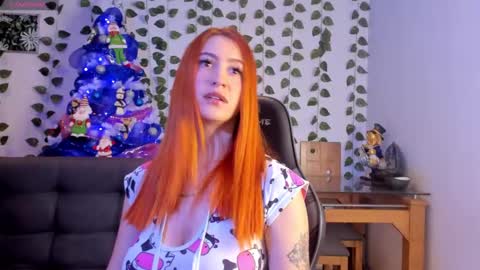 Snapshot of amypond__ chatting on 12.17.24 Amy online show from 12.17.24
