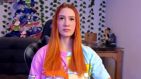 Snapshot of amypond__ chatting on 12.30.24 Amy online show from 12.30.24