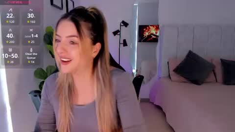 Snapshot of amywoods chatting on 06.18.26 online show from 06.18.26