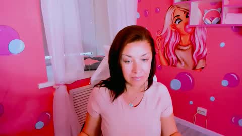 Snapshot of ana_mills chatting on 10.23.25 Ana online show from 10.23.25