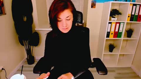 Snapshot of ana_mills chatting on 11.10.25 Ana online show from 11.10.25