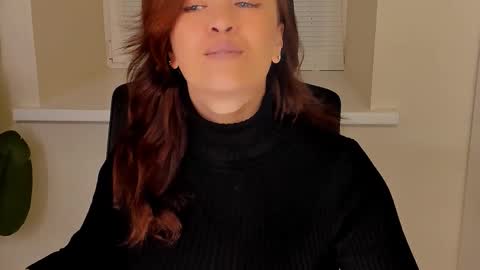 Snapshot of ana_mills chatting on 11.11.25 Ana online show from 11.11.25