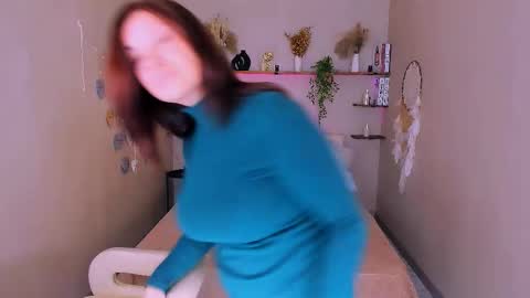 Snapshot of ana_mills chatting on 11.12.25 Ana online show from 11.12.25