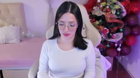 Snapshot of ana_ruuh chatting on 12.17.24 Im anna but you can call me as you want online show from 12.17.24