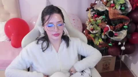 Snapshot of ana_ruuh chatting on 12.19.24 Im anna but you can call me as you want online show from 12.19.24