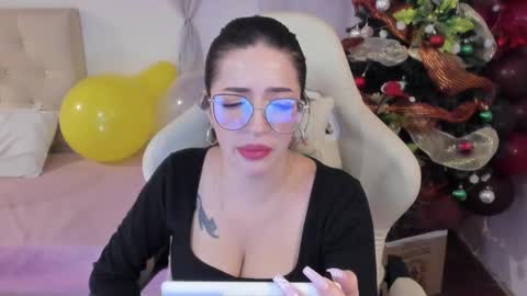 Snapshot of ana_ruuh chatting on 12.23.24 Im anna but you can call me as you want online show from 12.23.24