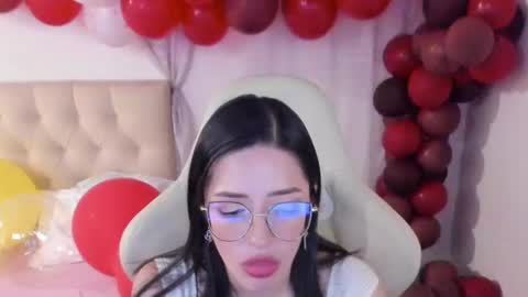 Snapshot of ana_ruuh chatting on 01.11.25 Im anna but you can call me as you want online show from 01.11.25