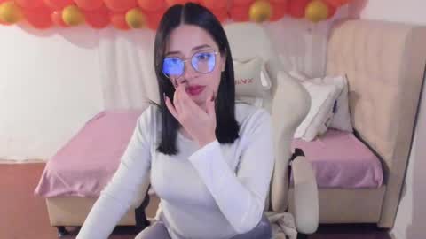 Snapshot of ana_ruuh chatting on 02.21.25 Im anna but you can call me as you want online show from 02.21.25