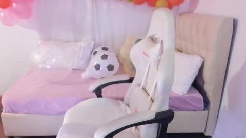 Snapshot of ana_ruuh chatting on 03.07.25 Im anna but you can call me as you want online show from 03.07.25