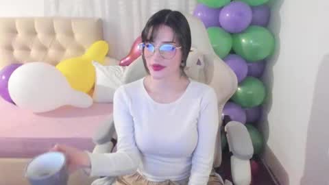 Snapshot of ana_ruuh chatting on 10.21.25 Im anna but you can call me as you want online show from 10.21.25