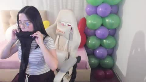 Snapshot of ana_ruuh chatting on 10.22.25 Im anna but you can call me as you want online show from 10.22.25