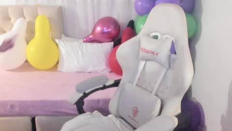 Snapshot of ana_ruuh chatting on 10.25.25 Im anna but you can call me as you want online show from 10.25.25