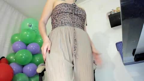 Snapshot of ana_ruuh chatting on 10.27.25 Im anna but you can call me as you want online show from 10.27.25