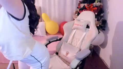 Snapshot of ana_ruuh chatting on 11.21.25 Im anna but you can call me as you want online show from 11.21.25