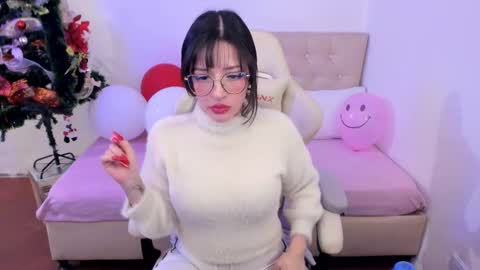 Snapshot of ana_ruuh chatting on 12.19.25 Im anna but you can call me as you want online show from 12.19.25