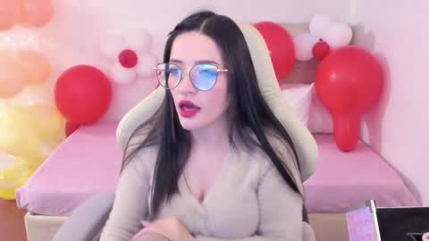 Im anna but you can call me as you want online show from 04.01.26