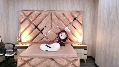 HI I AM ANABELL online show from 10.18.25