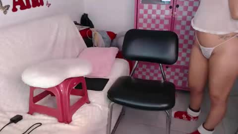 Snapshot of anabellered chatting on 12.05.25 Ana online show from 12.05.25