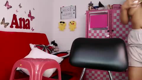 Snapshot of anabellered chatting on 12.19.25 Ana online show from 12.19.25