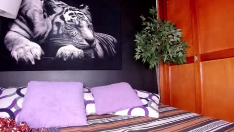 Anahi online show from 09.20.25