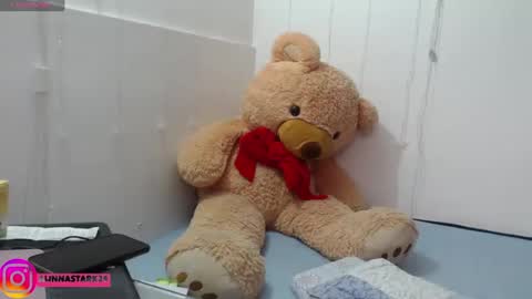 Snapshot of anahibrowns95 chatting on 11.04.25 Anahi Browns online show from 11.04.25