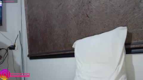 Snapshot of anahibrowns95 chatting on 11.20.25 Anahi Browns online show from 11.20.25