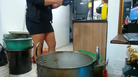 Snapshot of anaids_dam chatting on 12.10.24 anaids online show from 12.10.24