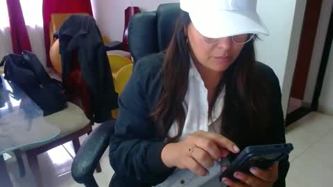 Snapshot of anaids_dam chatting on 12.18.24 anaids online show from 12.18.24