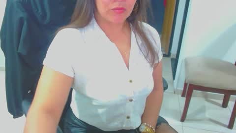 Snapshot of anaids_dam chatting on 12.19.24 anaids online show from 12.19.24