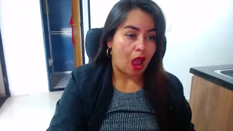 Snapshot of anaids_dam chatting on 01.01.25 anaids online show from 01.01.25