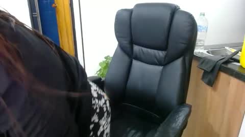 Snapshot of anaids_dam chatting on 01.01.25 anaids online show from 01.01.25