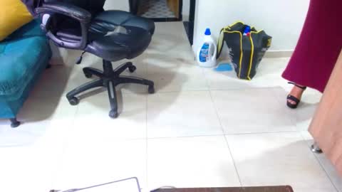 Snapshot of anaids_dam chatting on 02.20.25 anaids online show from 02.20.25