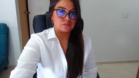 Snapshot of anaids_dam chatting on 03.08.25 anaids online show from 03.08.25