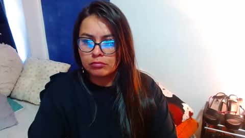 Snapshot of anaids_dam chatting on 03.09.25 anaids online show from 03.09.25