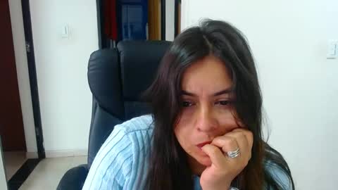 Snapshot of anaids_dam chatting on 03.12.25 anaids online show from 03.12.25