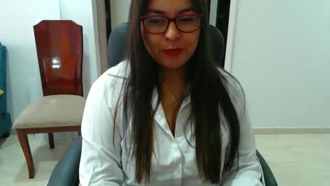 Snapshot of anaids_dam chatting on 10.25.25 anaids online show from 10.25.25